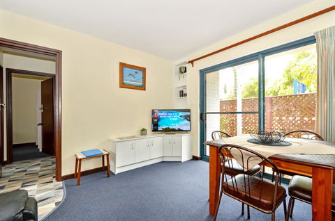 Dolphin Lodge Albany - Self Contained Apartments At Middleton Beach - Holiday Adelaide 27