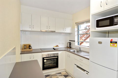 Dolphin Lodge Albany - Self Contained Apartments At Middleton Beach - Holiday Adelaide 12