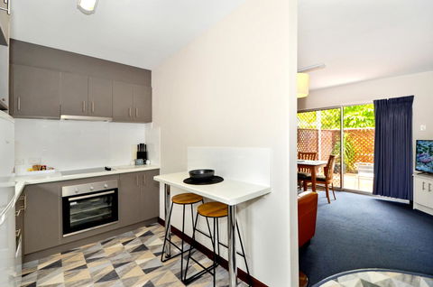 Dolphin Lodge Albany - Self Contained Apartments At Middleton Beach - Holiday Adelaide 30