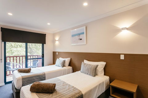 Dolphin Lodge Albany - Self Contained Apartments At Middleton Beach - Holiday Adelaide 35