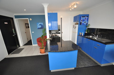 Beachfront Apartments - Holiday Adelaide 7