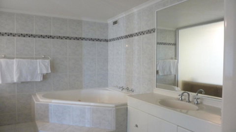 Darling Harbor Apartment - Holiday Adelaide 3