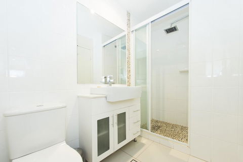 Byron Central Apartments - Holiday Adelaide 1