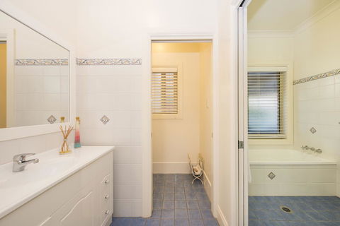 Colonial Court Villas - Holiday Adelaide 6