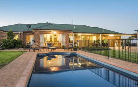 Colonial Court Villas - Holiday Adelaide 2