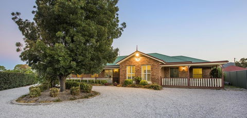 Colonial Court Villas - Holiday Adelaide 4