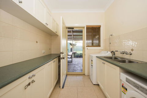 Colonial Court Villas - Holiday Adelaide 7