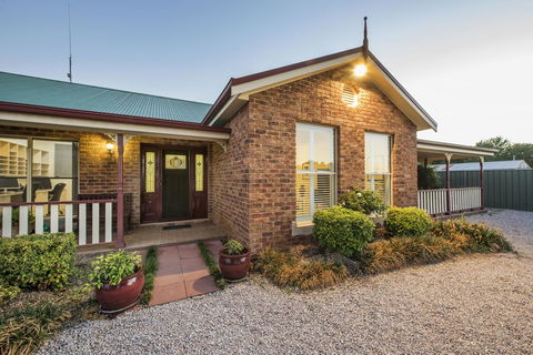 Colonial Court Villas - Holiday Adelaide 1