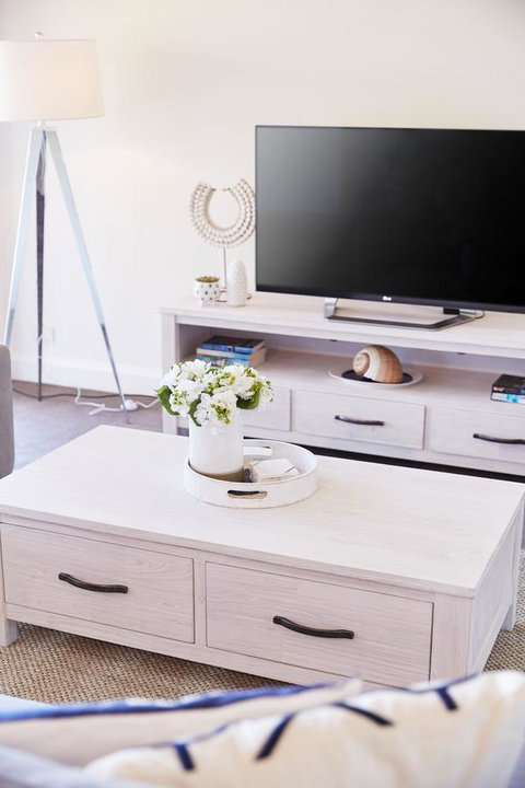 Bright And Spacious Family Home With Leafy Deck - Holiday Adelaide 15