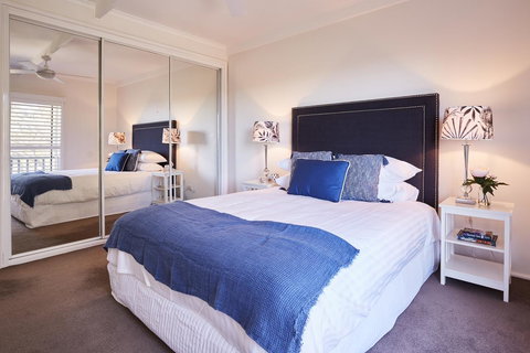 Bright And Spacious Family Home With Leafy Deck - Holiday Adelaide 5