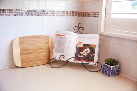 Bright And Spacious Family Home With Leafy Deck - Holiday Adelaide 20