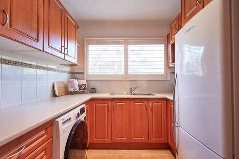 Bright And Spacious Family Home With Leafy Deck - Holiday Adelaide 18