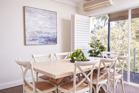 Bright And Spacious Family Home With Leafy Deck - Holiday Adelaide 22