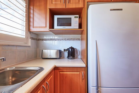 Bright And Spacious Family Home With Leafy Deck - Holiday Adelaide 19