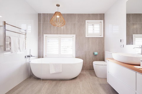 Bright And Spacious Family Home With Leafy Deck - Holiday Adelaide 2