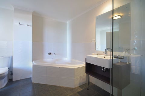 Macquarie Waters Boutique Apartment Hotel - Holiday Adelaide 28