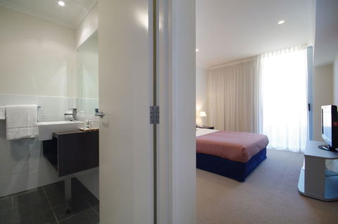 Macquarie Waters Boutique Apartment Hotel - Holiday Adelaide 22