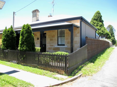 Apple Tree Cottage - Holiday Adelaide 1