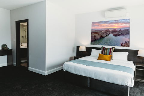 Coniston Hotel Wollongong - Holiday Adelaide 2
