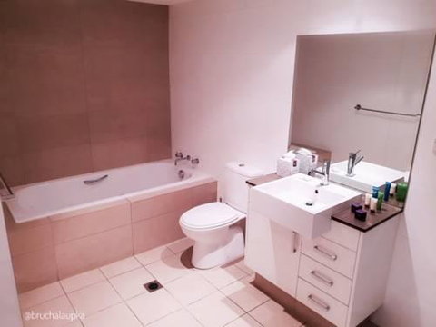 Wentworth Park Apartments - Holiday Adelaide 2
