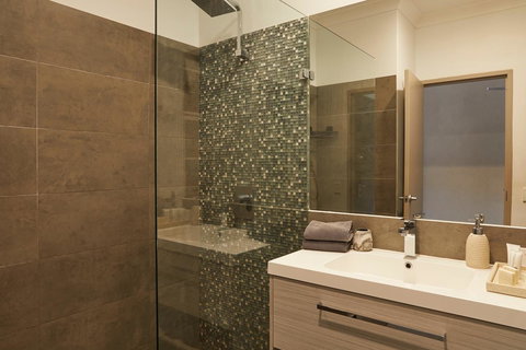 Byron Quarter Apartments - Holiday Adelaide 9