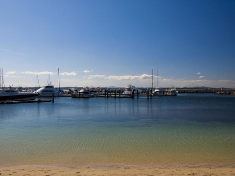 Oaks Nelson Bay Lure Suites - Holiday Adelaide 3