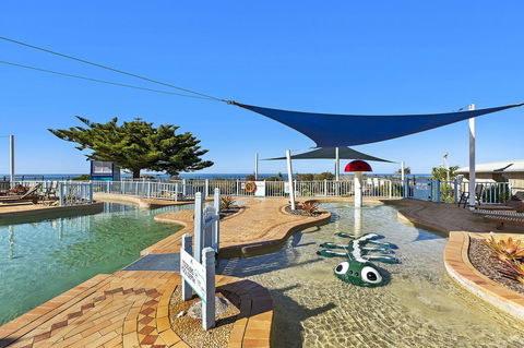 Blue Lagoon Beach Resort - Holiday Adelaide 7