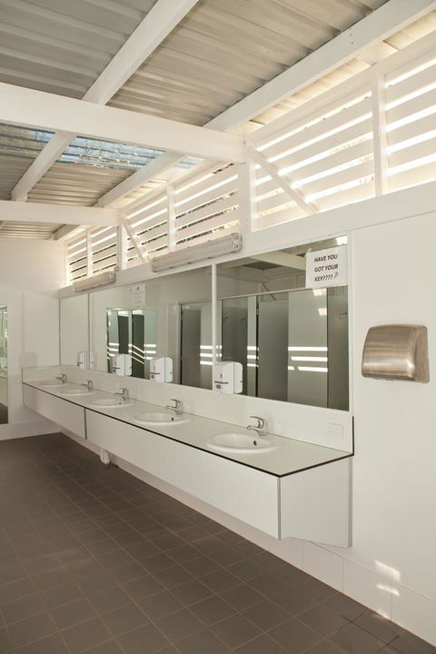 Blue Lagoon Beach Resort - Holiday Adelaide 20