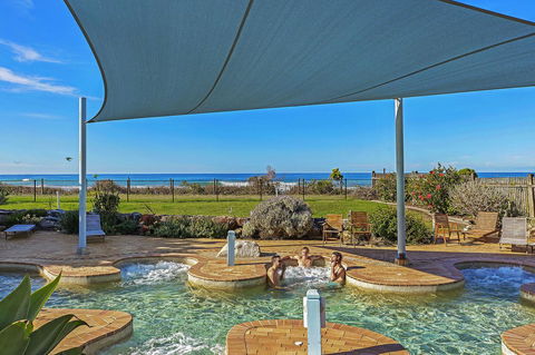 Blue Lagoon Beach Resort - Holiday Adelaide 3