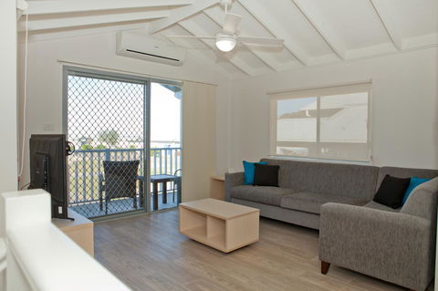 Blue Lagoon Beach Resort - Holiday Adelaide 25