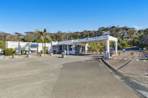 Blue Lagoon Beach Resort - Holiday Adelaide 11