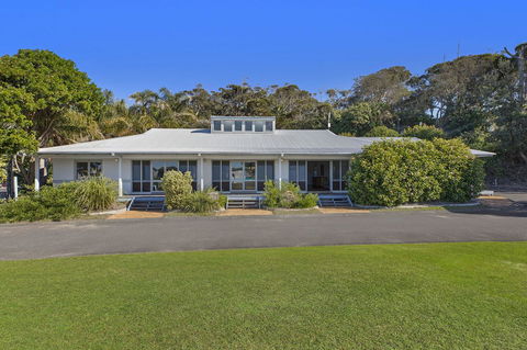 Blue Lagoon Beach Resort - Holiday Adelaide 13