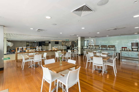 Quality Suites Pioneer Sands - Holiday Adelaide 7