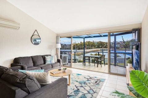Sails Luxury Apartments Merimbula - Holiday Adelaide 29