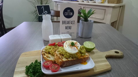 Adelong Motel - Holiday Adelaide 1