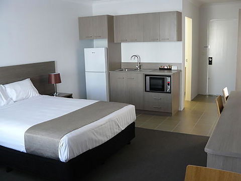 Adelong Motel - Holiday Adelaide 8