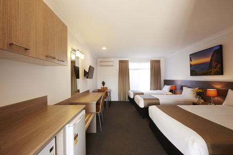 Adelong Motel - Holiday Adelaide 4