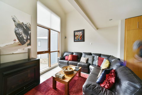 Snowstream 4 - Holiday Adelaide 7