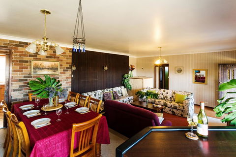 Coal D\' Vine VIEW - Cessnock NSW - Holiday Adelaide 0