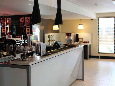 Ibis Newcastle - Holiday Adelaide 41