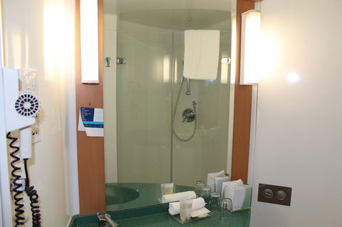 Ibis Newcastle - Holiday Adelaide 11