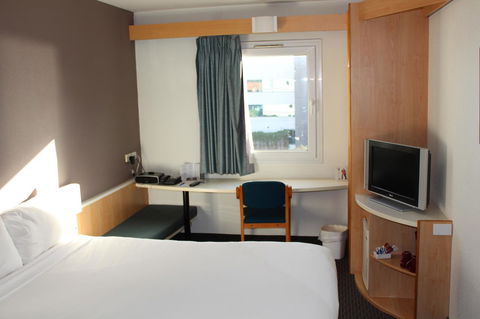 Ibis Newcastle - Holiday Adelaide 8