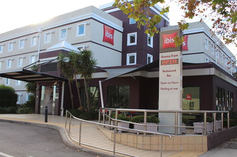 Ibis Newcastle - Holiday Adelaide 1