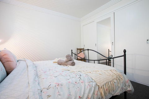 Armidale Cottage - House 2 - Holiday Adelaide 24