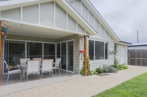 Armidale Cottage - House 2 - Holiday Adelaide 0