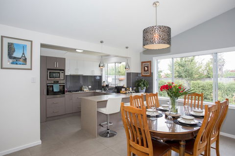 Armidale Cottage - House 2 - Holiday Adelaide 18