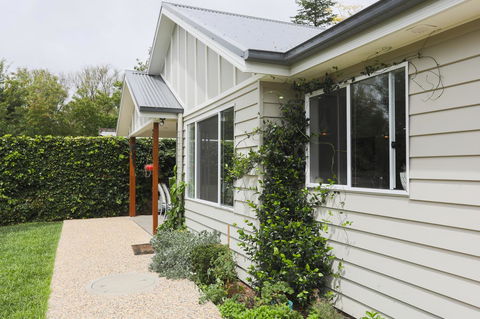 Armidale Cottage - House 2 - Holiday Adelaide 2