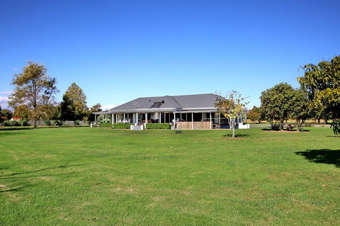 Terara Riverside Retreat - Holiday Adelaide 5