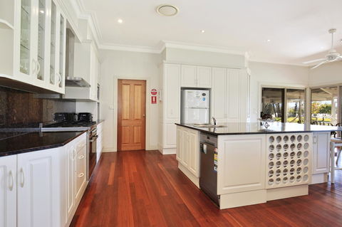 Terara Riverside Retreat - Holiday Adelaide 8