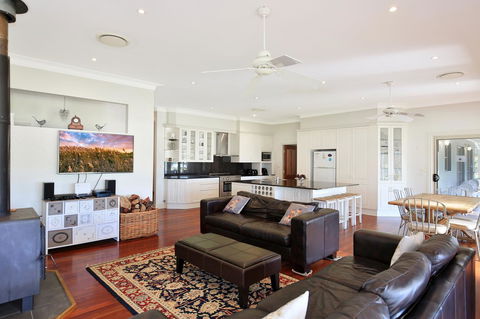 Terara Riverside Retreat - Holiday Adelaide 6